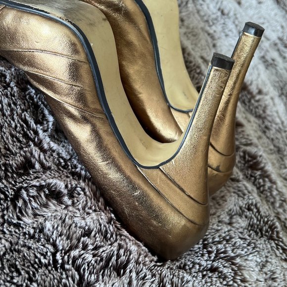 Steve Madden Metallic Gold Pumps - Picture 12 of 12
